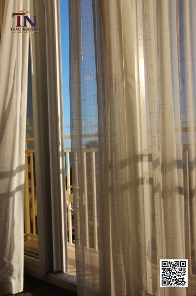 Cách tạo điểm nhấn đẹp mắt cho không gian bằng rèm cửa mà không làm phòng trông bí bách